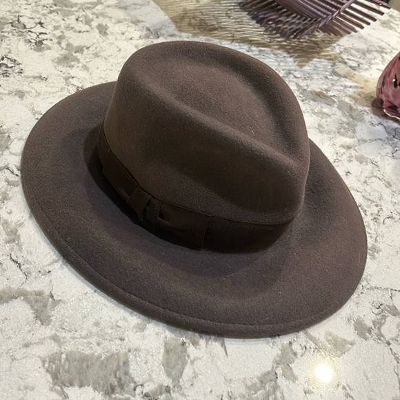 Eric Javits Accessories - Beautiful for fall! Eric Javits Wool Zora Felt Fedora Hat
Still available !